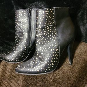 Cushion Walk by Avon black heel boots size 7